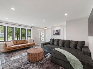 908 Long Meadow Dr #ID1032508P, Schaumburg, IL 60193