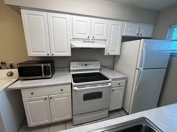 4th image of 1120 Amble Ln