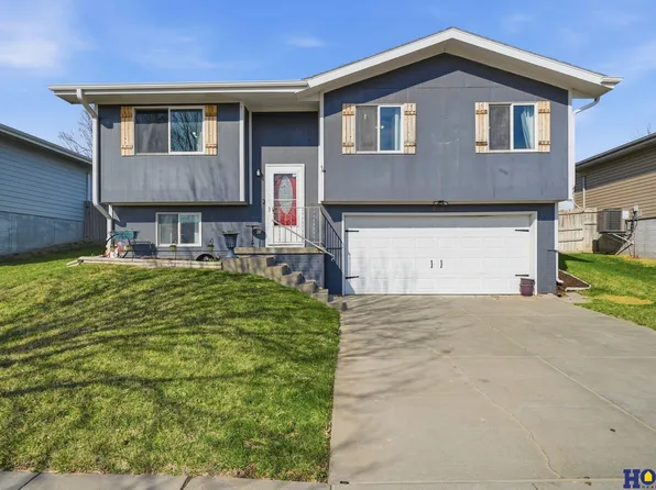 2111 NW 55th St, Lincoln, NE 68528