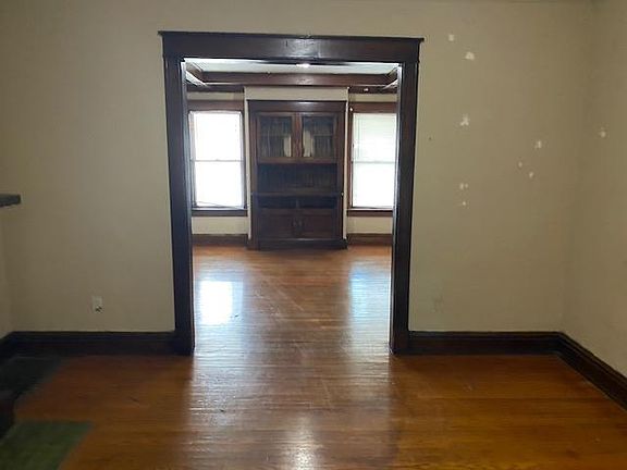5th image of 1211 E 44th St