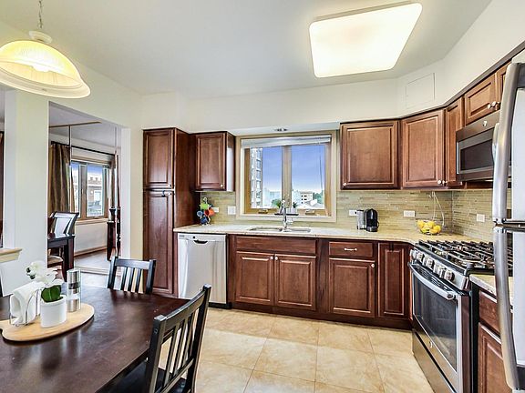 5th image of 5005 Warren St APT 603