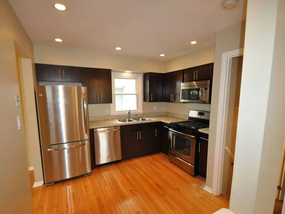 3 bed, 1604 sqft, $1,970 — Photo 3