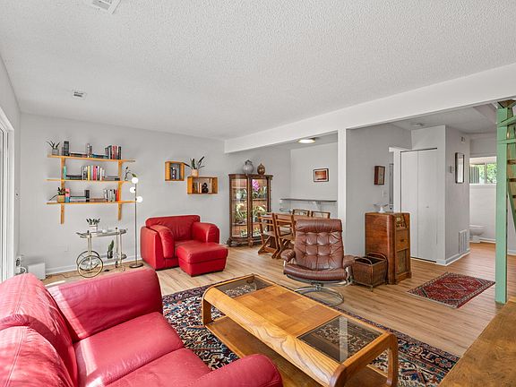 2nd image of 220 Elizabeth St APT E7