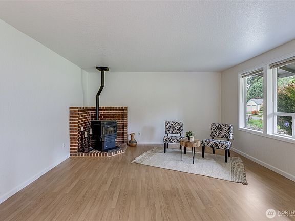 5th image of 4606 Archer Drive SE