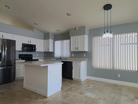 4th image of 692 W Greentree Dr