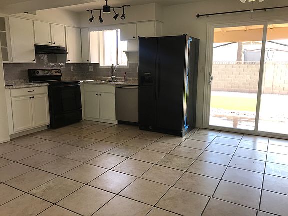 3rd image of 1429 E Forge Ave