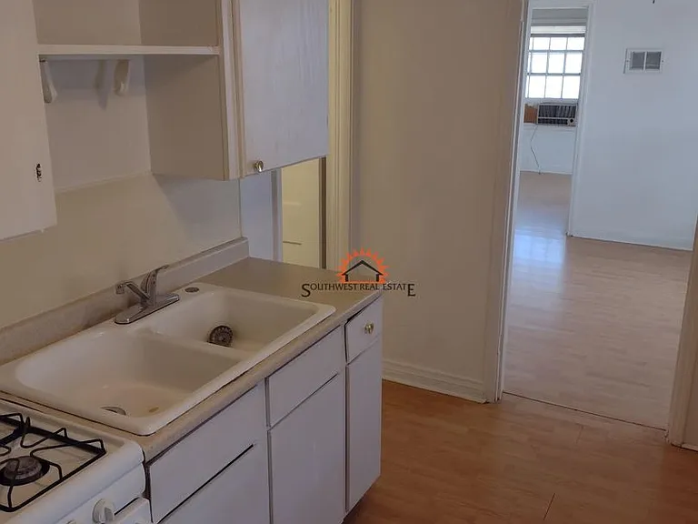 901 Sheldon St — Photo 3