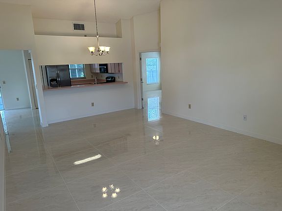 3rd image of 5915 Taywood Dr