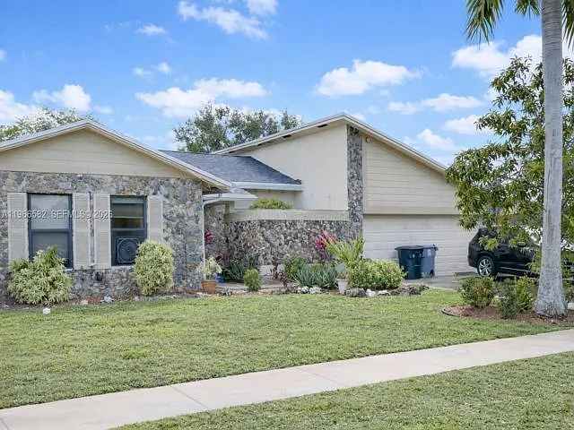 20888 Sugarloaf Ln — Photo 1