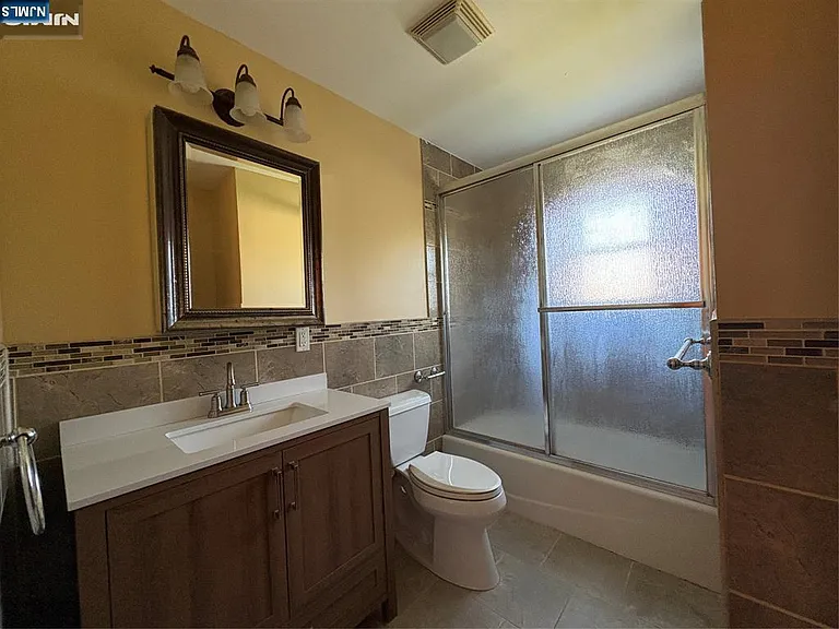 458 Lawn Ave #2 — Photo 8