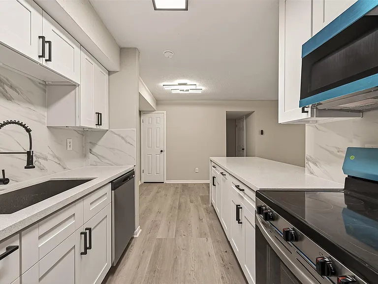 1860 White Oak Dr #311 — Photo 16