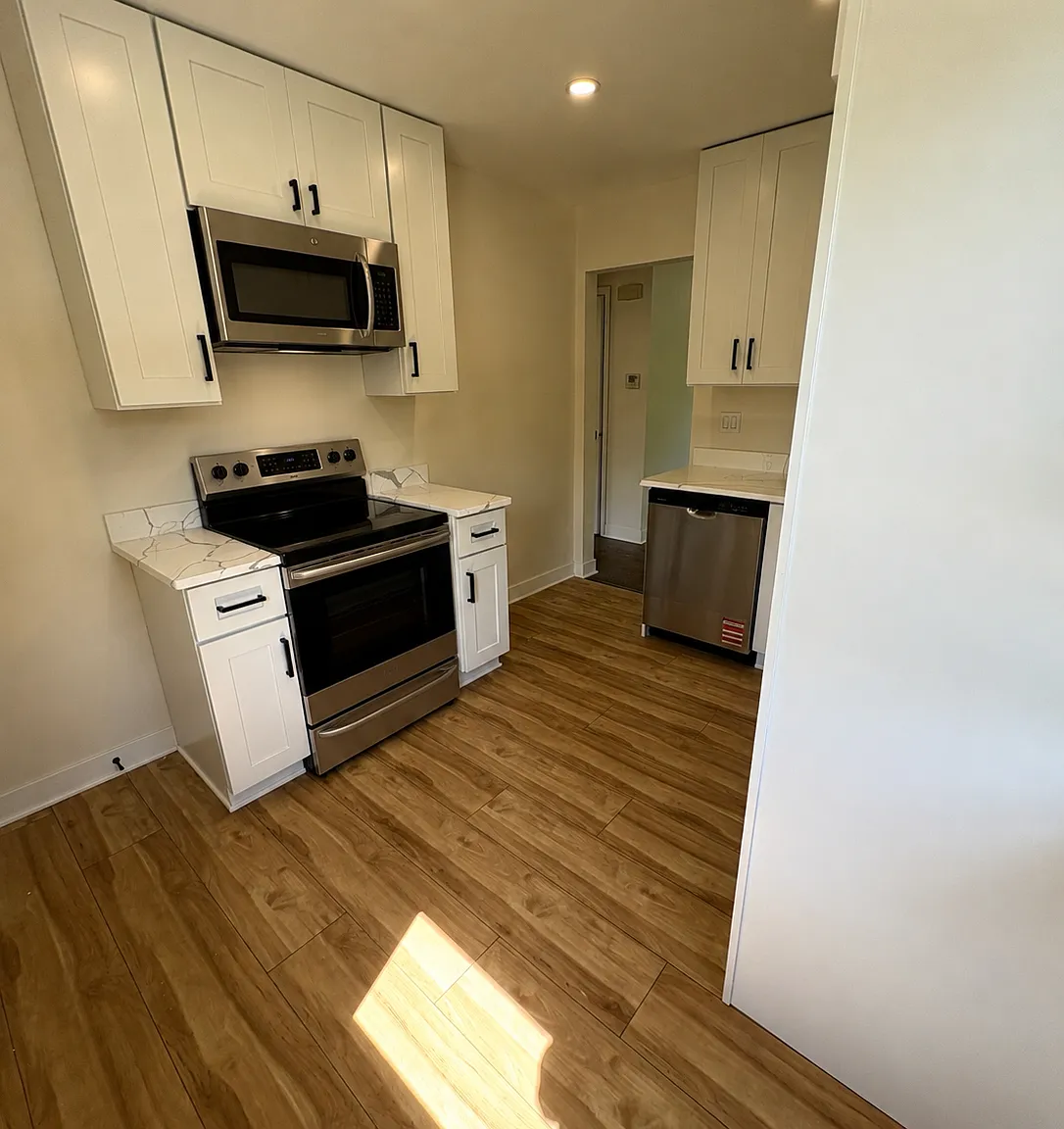 1 bed, 800 sqft, $1,200 — Photo 2