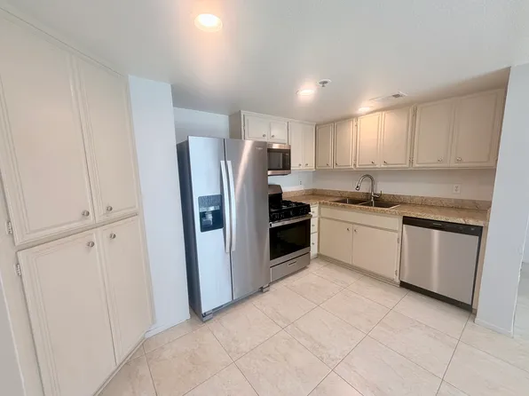 73881 Fred Waring Dr #B, Palm Desert, CA 92260