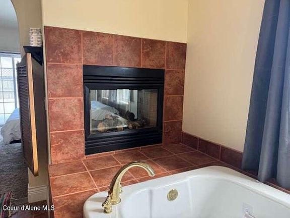 4th image of 7605 W Boekel Rd