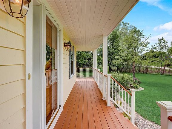 2nd image of 1546 Fox Hollow Ln