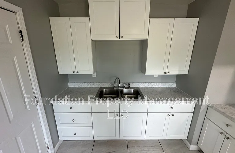 1663 Humber St — Photo 7