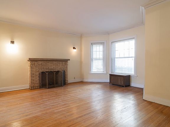 3rd image of 1351 W Greenleaf Ave APT 1D