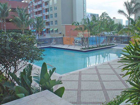 2nd image of 2000 N Bayshore Dr APT 1410