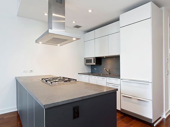 4th image of 101 Warren St APT 600