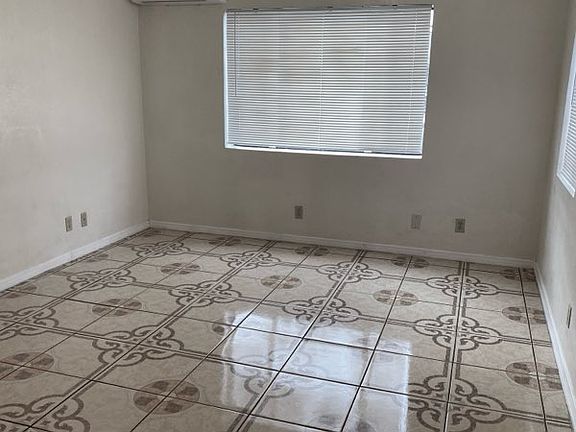 3rd image of 18232 Saint Andrews Pl