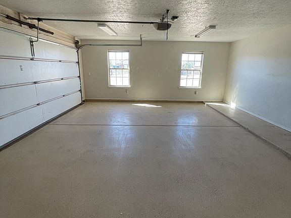 5th image of 2207 W Beech St