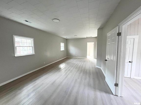 4th image of 406 S Meadow St