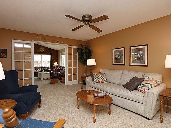 5th image of 1055 Lowell Dr