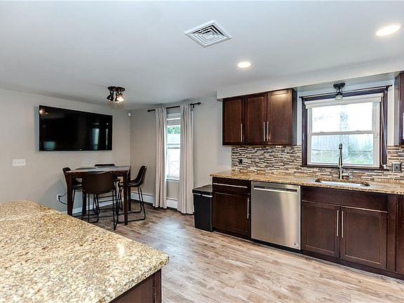 5th image of 27 Centennial St