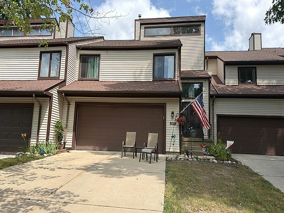 3rd image of 538 Oakbrook Cir #5
