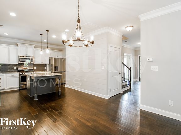 3rd image of 4669 Pebble Lake Dr
