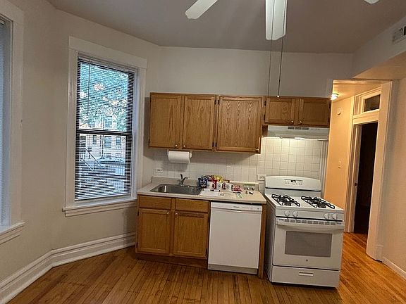 4th image of 725 S Loomis St #101