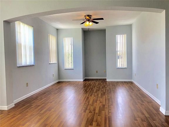 2nd image of 102 SW Peacock Blvd APT 2-201