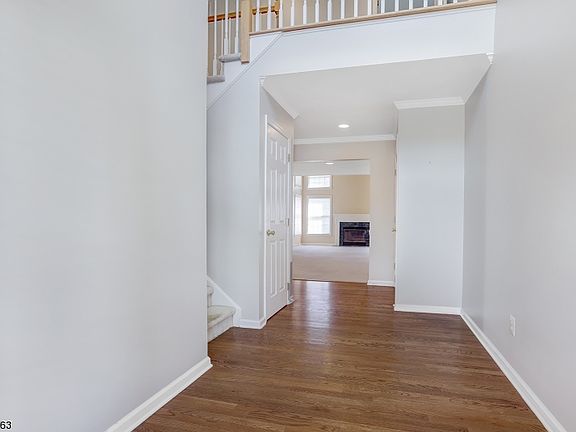 2nd image of 6 Waldeck Ct #40