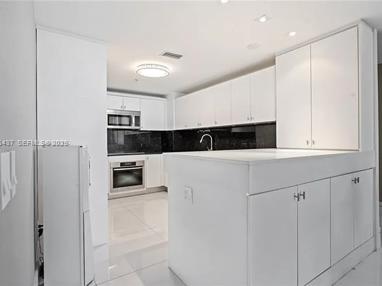6899 Collins Avenue Cu #702 — Photo 16