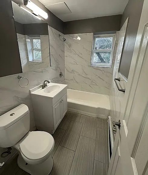 138 E 7th St #7 — Photo 16