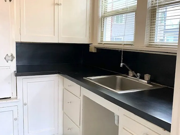 Catalina Apartments — Photo 9