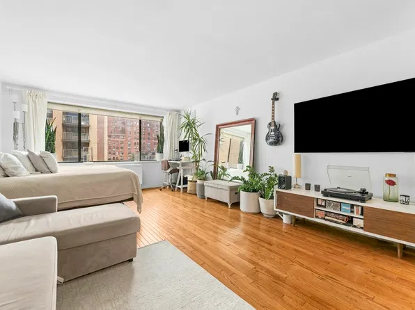 211 West 71st Street image 1 of 7