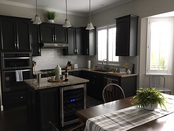 3rd image of 433 Knowlton Ct