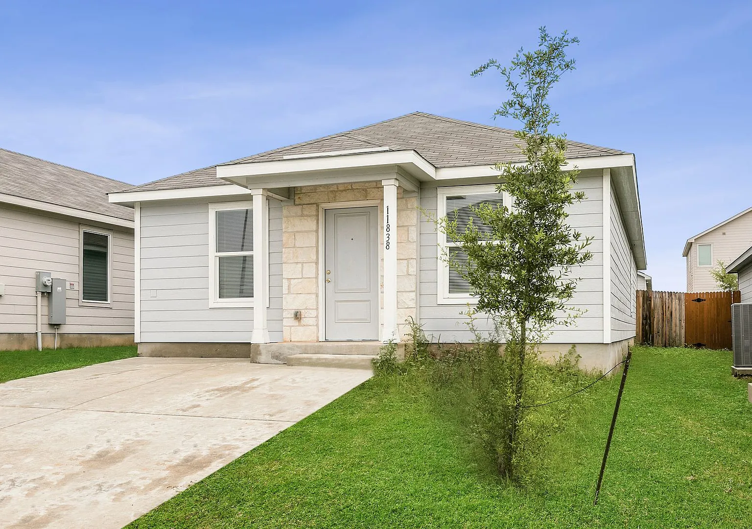 Charming 4-Bedroom In Newly Constructed Valle Sol — Photo 1