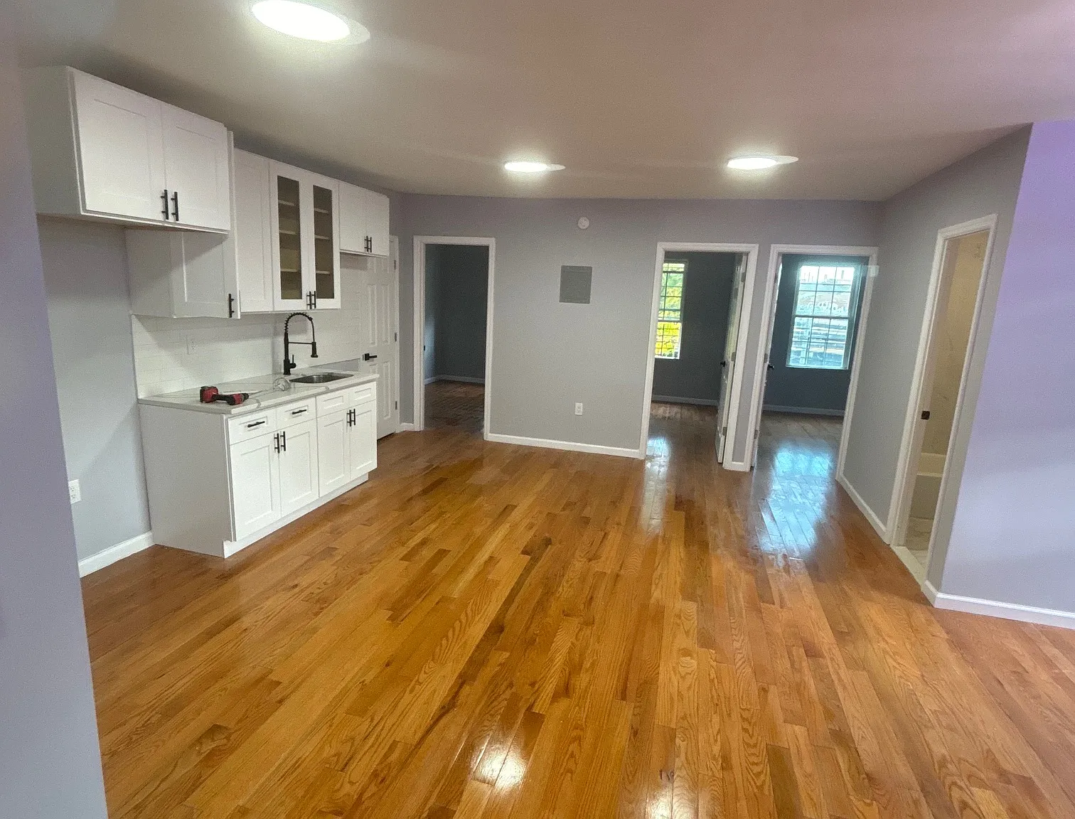 3 bed, 900 sqft, $3,800 — Photo 4