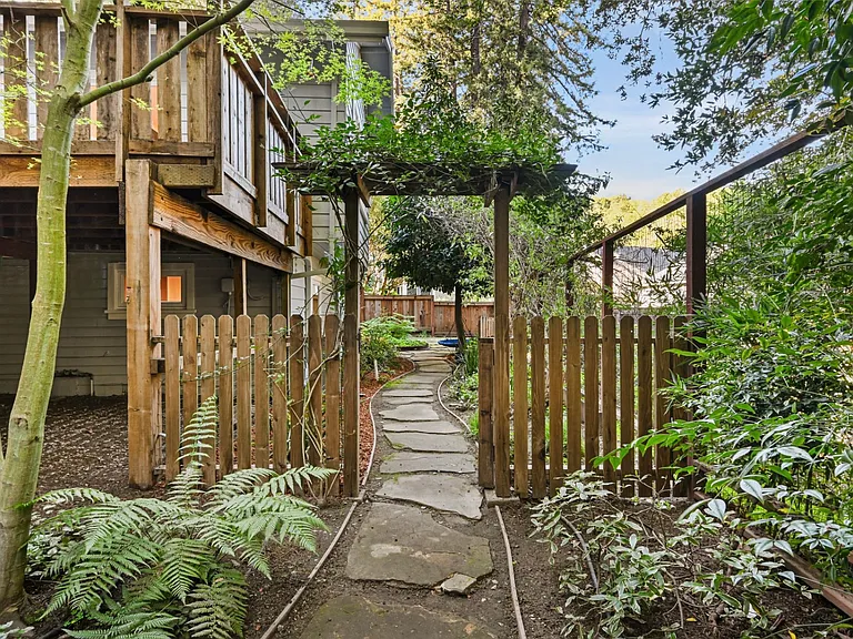 16 Iron Springs Rd — Photo 27