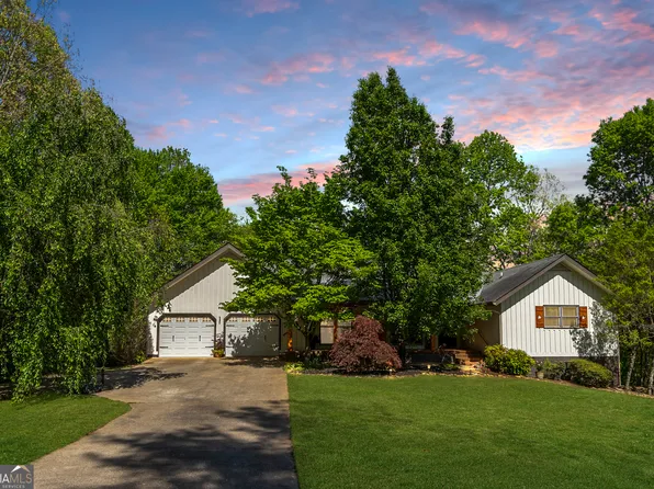 105 White St, Dillard, GA 30537
