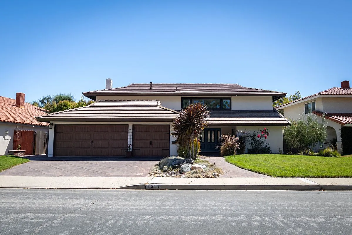 3 bed, 2.5 bath, 2510 sqft, $7,950 — Photo 1
