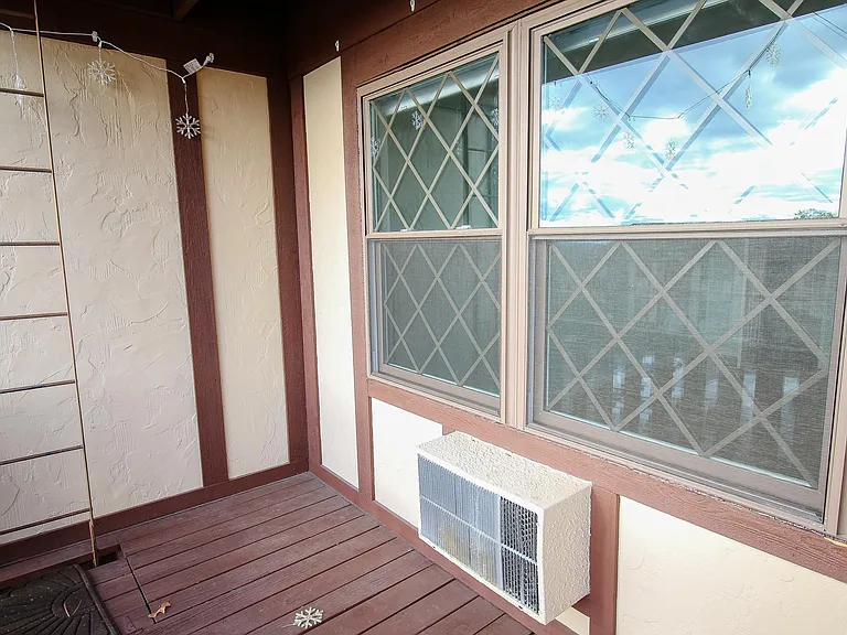 564 Sierra Vista Ln — Photo 13