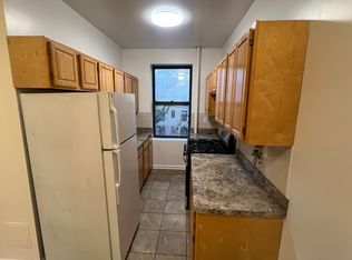 24-25 28th St #32, Astoria, NY 11102