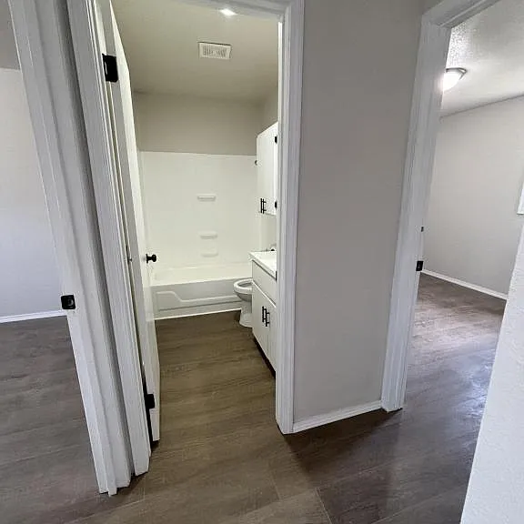 702 Washington St #6 — Photo 2