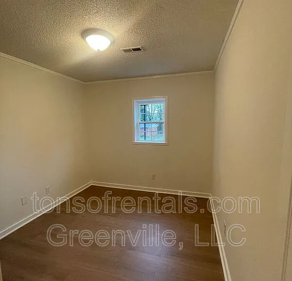 521 W Robinson St — Photo 7