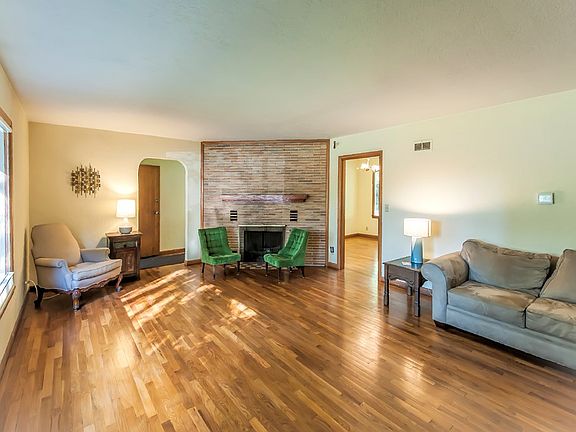 3rd image of 1763 Hilbrooke Dr