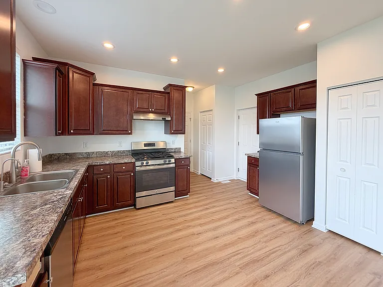 651 Olive Ln — Photo 4