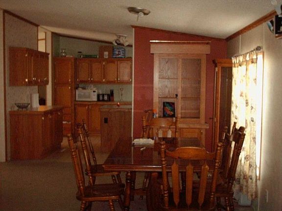 4th image of 10300 Taylor St NE